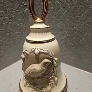 Jim Beam 1983 Music Box Decanter Partridge in a Pear a Tree